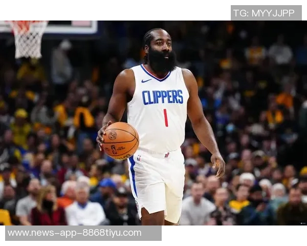 哈登谈球队首发阵容的优势与错位策略展现天赋异禀的潜力