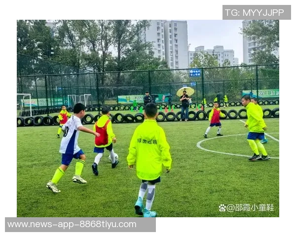 公益之路携手同行千里支云蓝点燃大山少年心中的足球梦想